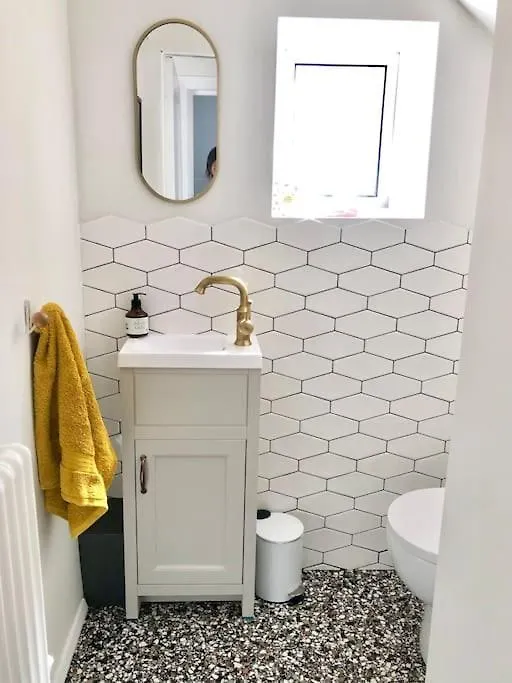 Apartament Flat1Hove- Renovated, 2Br, Patio, Beach, Free Onsite Parking