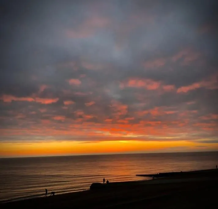 Apartament Flat1Hove- Renovated, 2Br, Patio, Beach, Free Onsite Parking