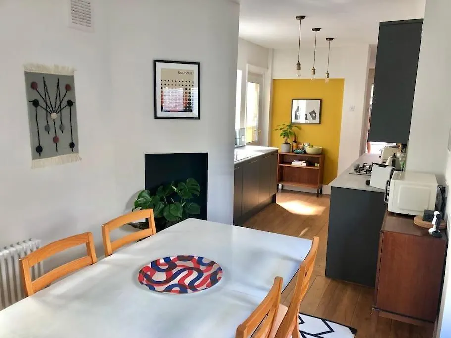 Apartament Flat1Hove- Renovated, 2Br, Patio, Beach, Free Onsite Parking